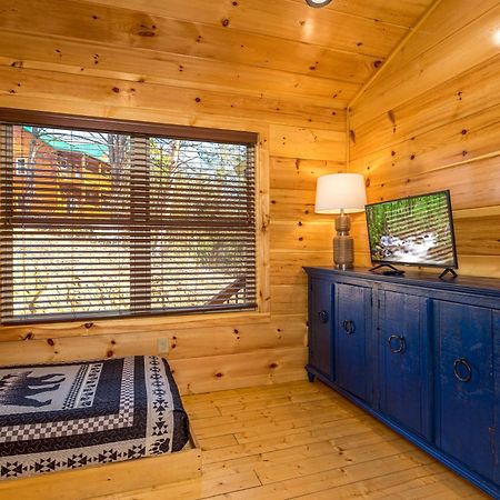5Bd5B Escape Cabin With 2 Hottubs, Thtr &Game Rm,1Mi To The Parkway! 4Mi To Dollywood - Spring Deal Pigeon Forge Exterior foto